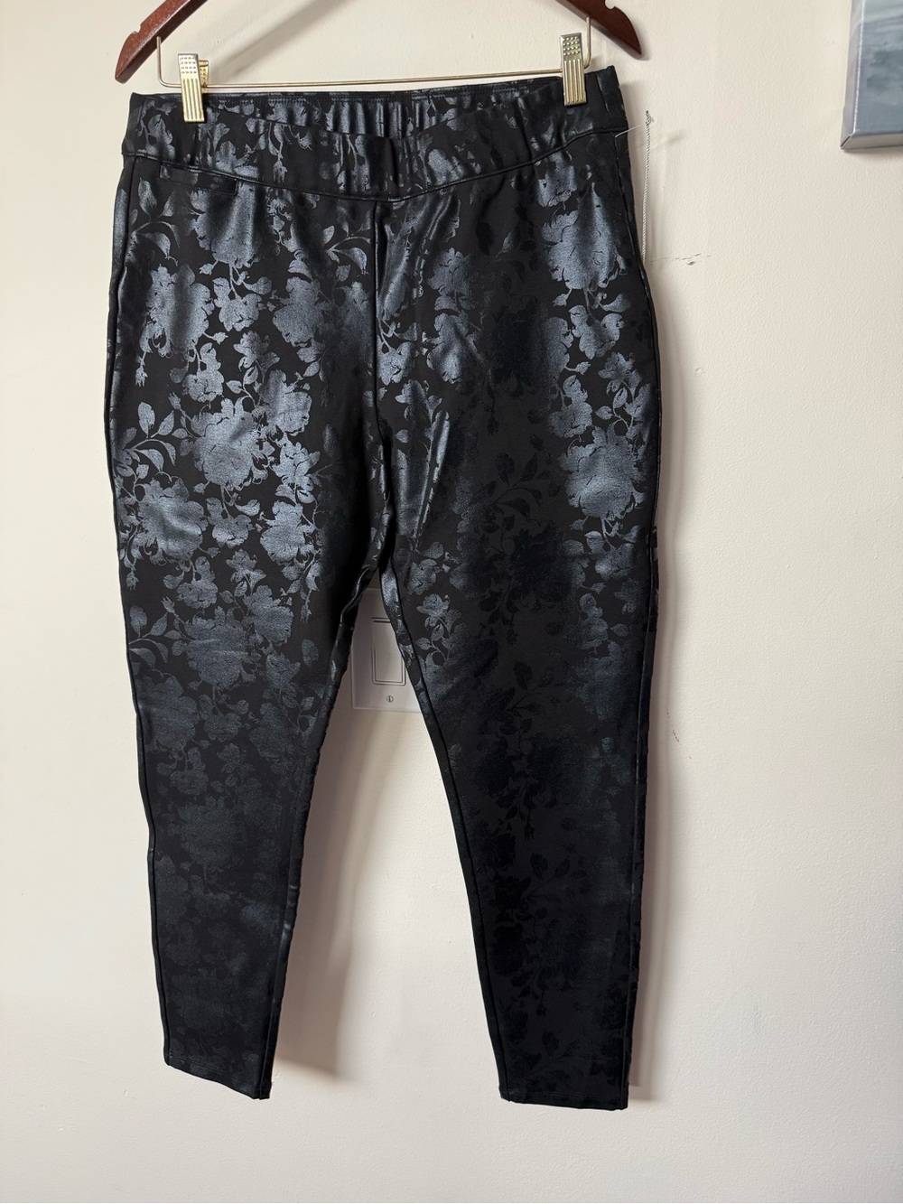 Soft Surroundings Black Floral Jacquard Leggings